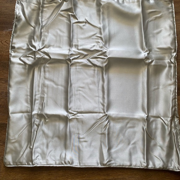 Set 2 J.Queen New York European Sham Lazaro Silver 26x26 - Picture 5 of 5